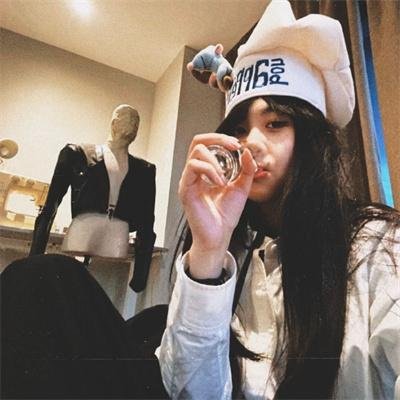 着牛仔裤的钟馗